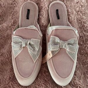 SALE!!! 🎀 Pink Victoria’s Secret Rhinestone Bow Slippers 🎀